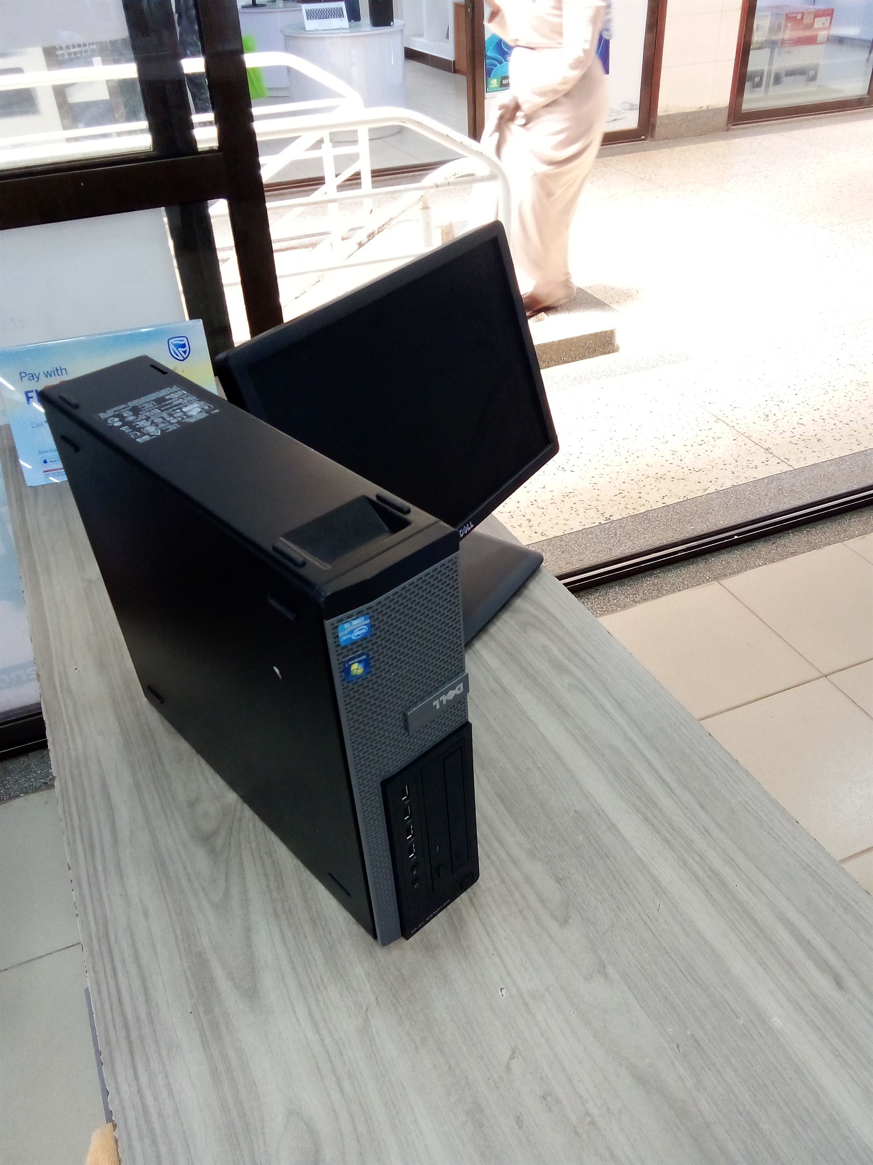 Dell Fullset i3  OptiPlex Desktop Computer  - alternate view